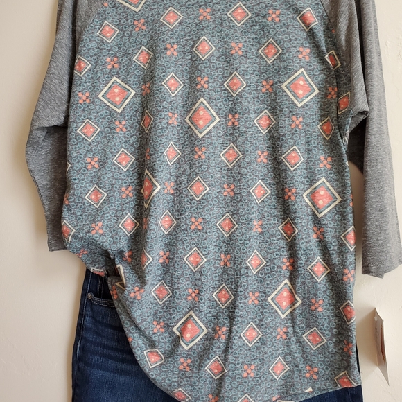 Distressed baseball style top - Picture 5 of 5